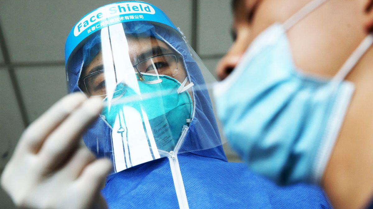 Čínská viroložka popírá, že by za pandemií stál únik z laboratoře
